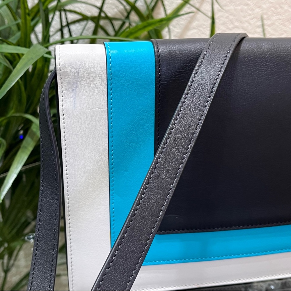 💥Vintage And RARE💥 Michael Kors Leather Flap Clutch/Handbag - Picture 9 of 14